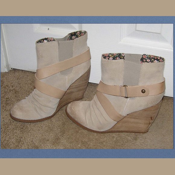 size 9 Seychelles Slip on Beige Wedge Booties - Picture 1 of 10